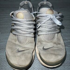 Nike Men's Light Gray Sneakers